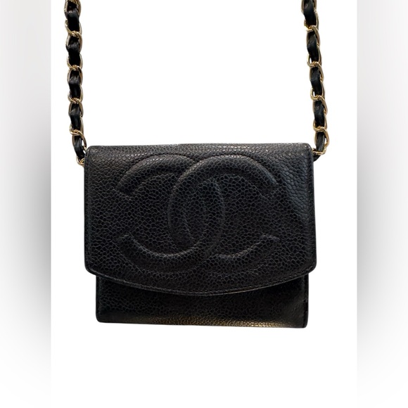 CHANEL Handbags - Chanel Caviar Compact vintage Wallet COA